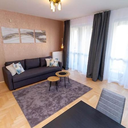 Apartamento Gozsdu White Raven 3 - Terrace And Free Underground Parking Budapest Exterior foto
