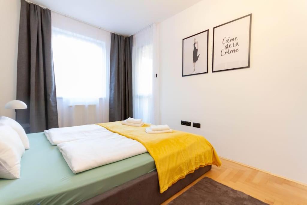 Apartamento Gozsdu White Raven 3 - Terrace And Free Underground Parking Budapest Exterior foto