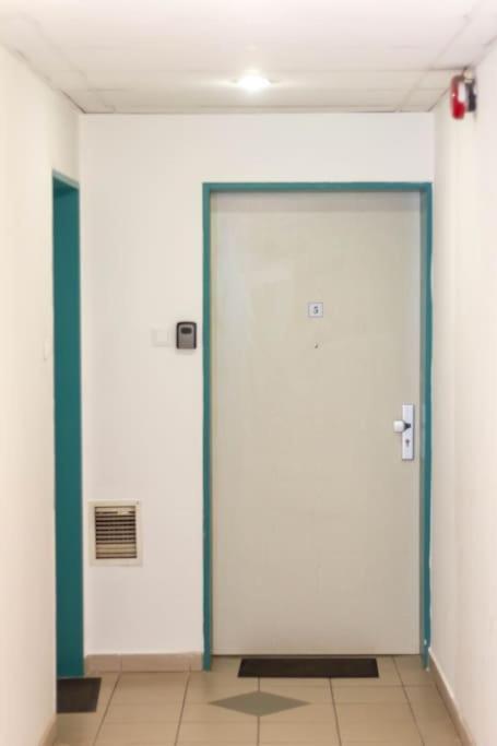 Apartamento Gozsdu White Raven 3 - Terrace And Free Underground Parking Budapest Exterior foto