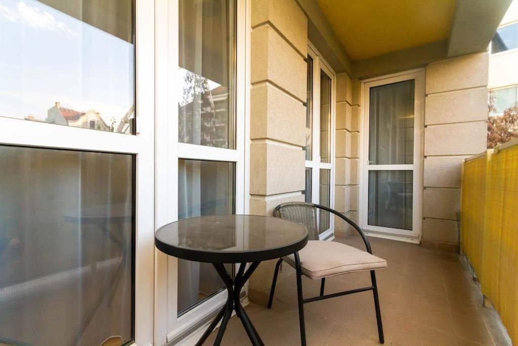 Apartamento Gozsdu White Raven 3 - Terrace And Free Underground Parking Budapest Exterior foto