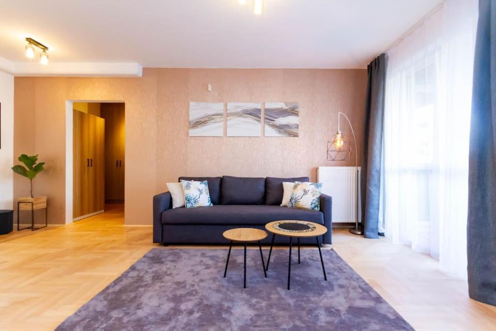 Apartamento Gozsdu White Raven 3 - Terrace And Free Underground Parking Budapest Exterior foto