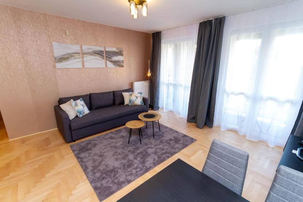 Apartamento Gozsdu White Raven 3 - Terrace And Free Underground Parking Budapest Exterior foto