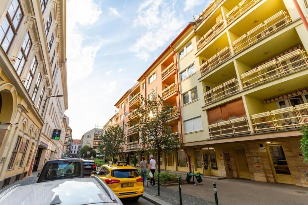 Apartamento Gozsdu White Raven 3 - Terrace And Free Underground Parking Budapest Exterior foto